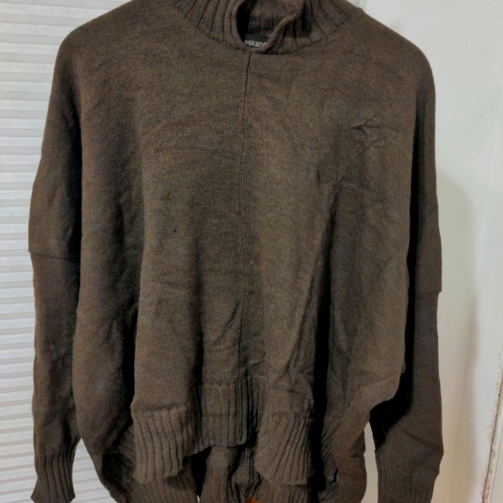 Eskandar Neiman Marcus 100% merino wool pullover sweater